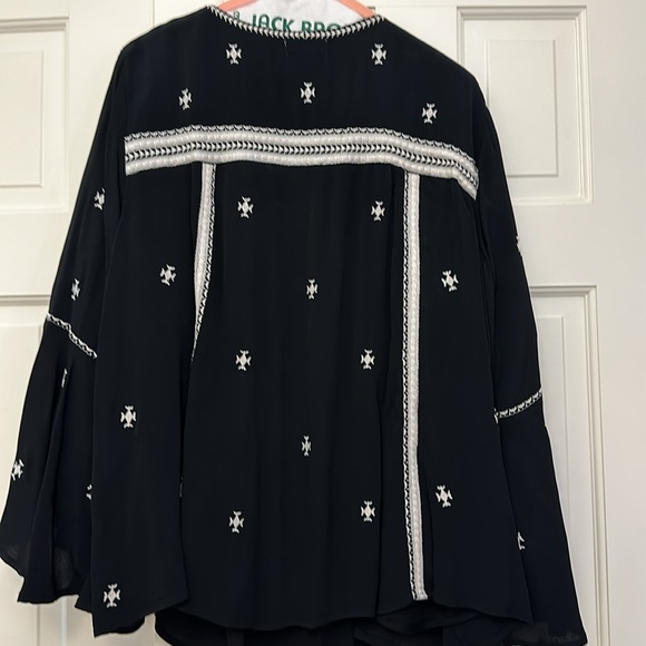 Neiman Marcus Embroidered black bell sleeve blouse L - Picture 4 of 9
